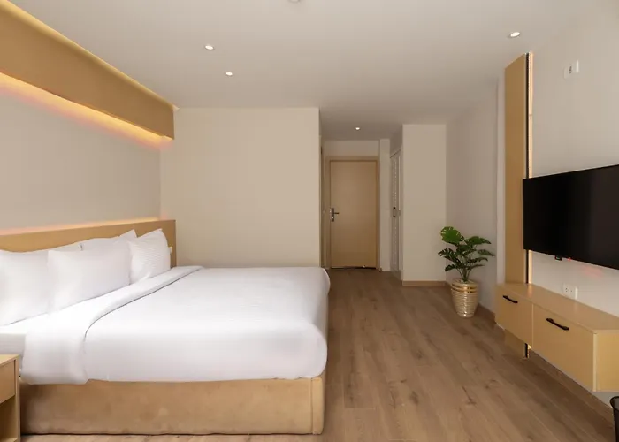 Elegance Grand City Hotel